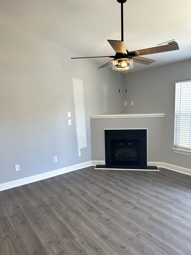 Building Photo - 3808A Palmer Dr