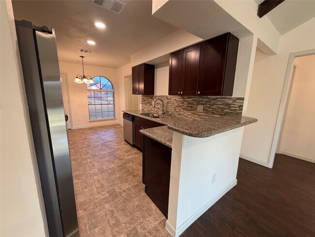 Foto del edificio - 9215 Loren Ln