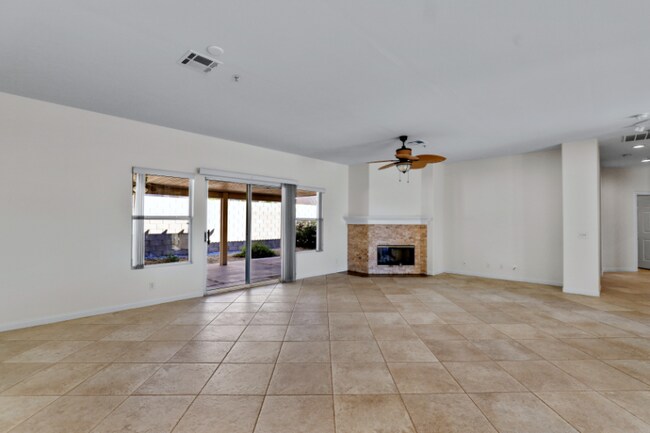 Building Photo - 74082 Daisy Ln