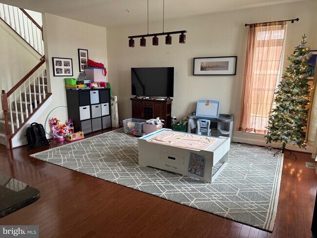 Building Photo - 711 Perthshire Pl