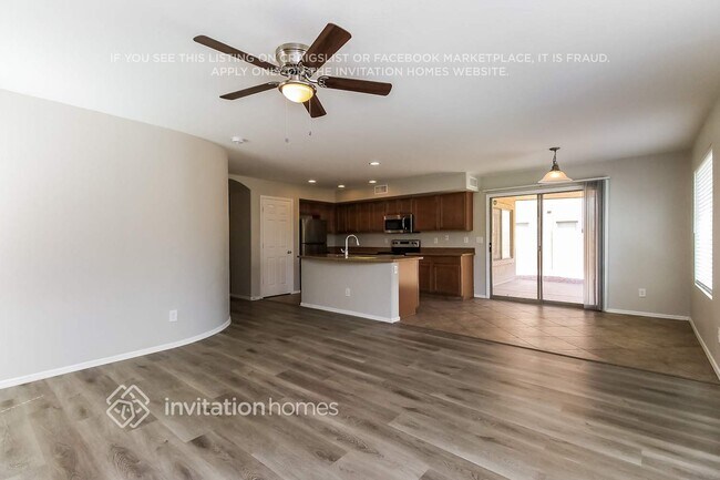 Building Photo - 2561 W Silver Streak Way