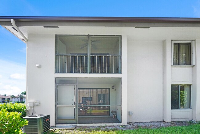 Building Photo - 351 Club Cir