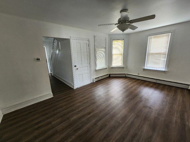 Foto del edificio - 248 S Hellertown Ave