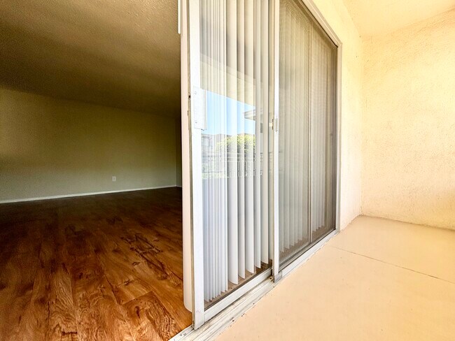 Foto del edificio - 5204 Yarmouth Ave. Encino, CA 91316