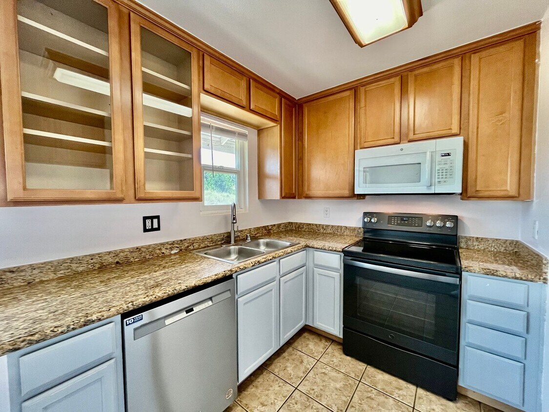 Primary Photo - Beautiful 3B 2BA Condo in College Grove