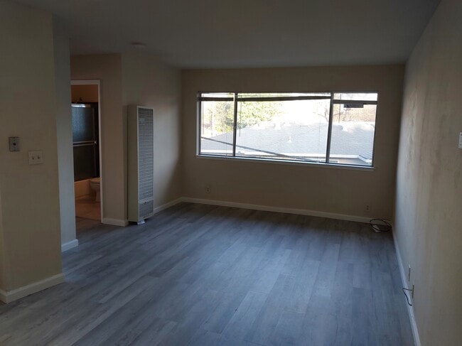 Large living room - 436 Vasquez Ct