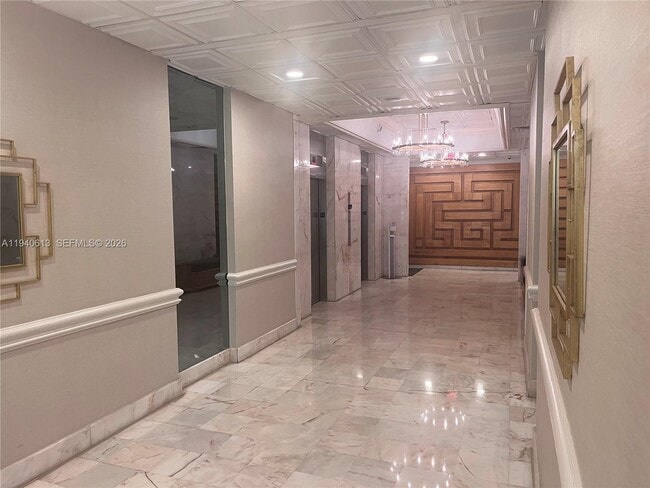 Foto del edificio - 5750 Collins Ave