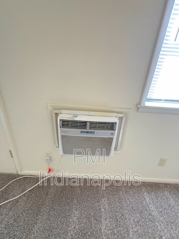 Building Photo - 122 West William Drive