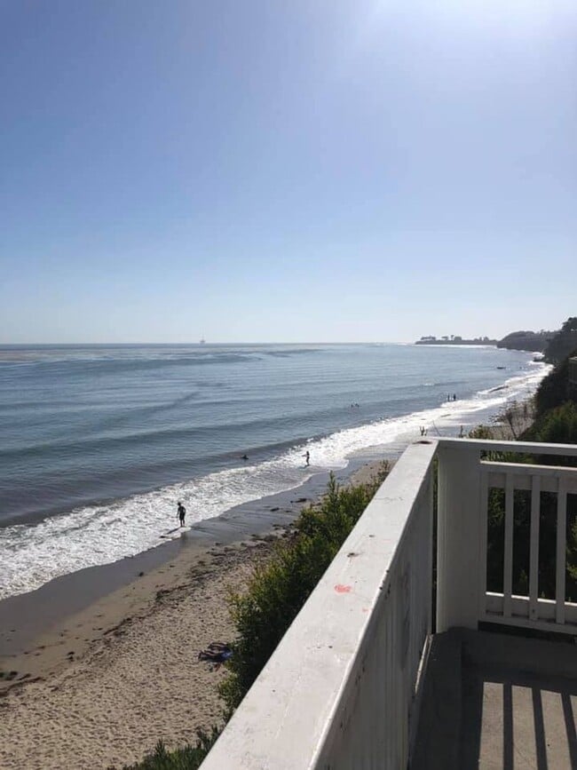 Building Photo - 6525 Del Playa Dr
