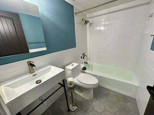 Building Photo - Beautiful single level townhome in Moon Valley!