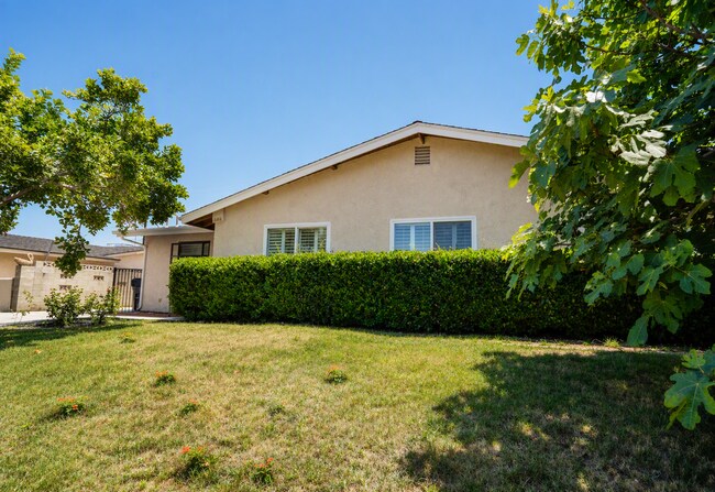 Foto del edificio - 220 Lilac Ct