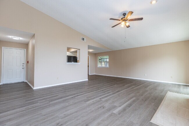 Building Photo - 5814 Pineway St