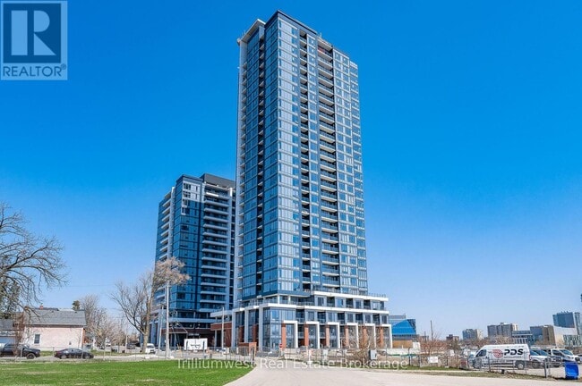 Photo du bâtiment - 15 Wellington St S