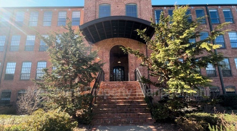 Photo - 400 Mills Avenue