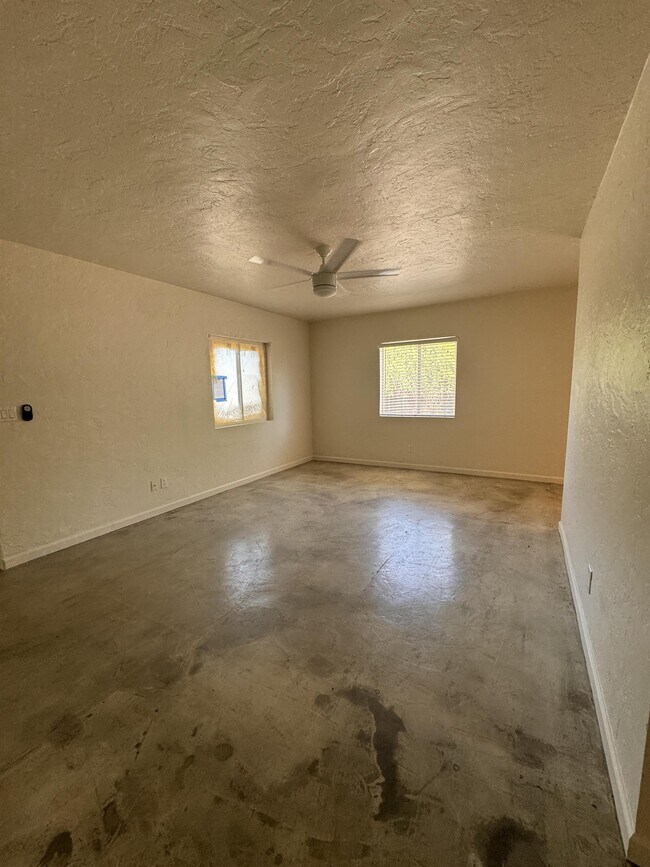 Building Photo - 2718 N Greenfield Rd