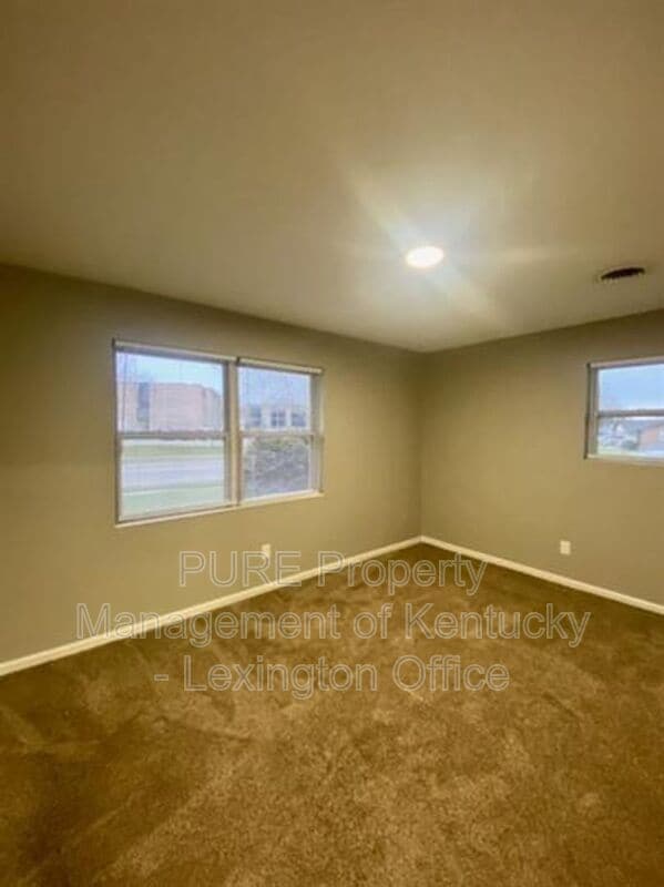 Building Photo - 4053 Victoria Way