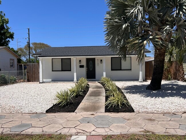 Foto del edificio - 5137 Dartmouth Ave N