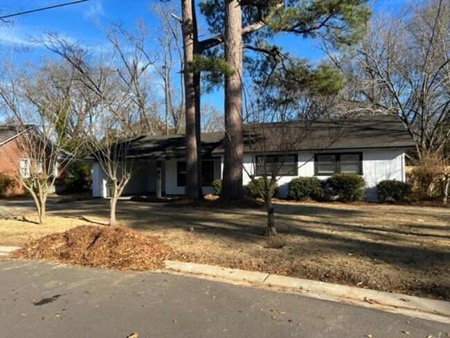 Building Photo - New Price! 3 Bed/1 Bath Available Now!