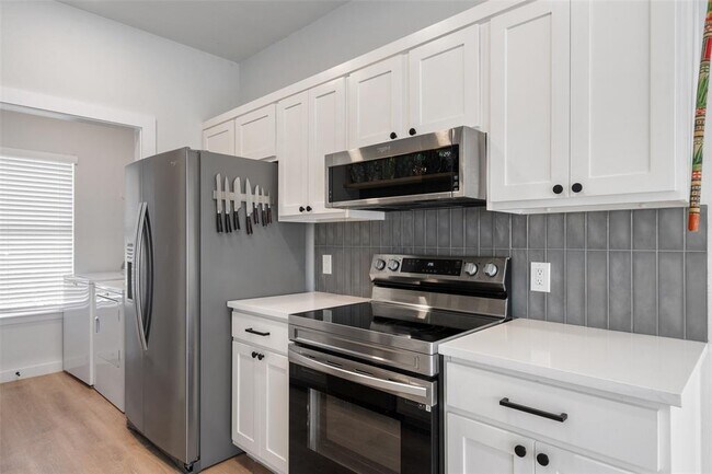 Foto del edificio - 3413 Blumie St