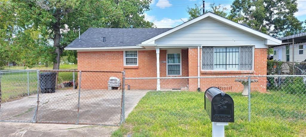 Primary Photo - 7949 Blue St