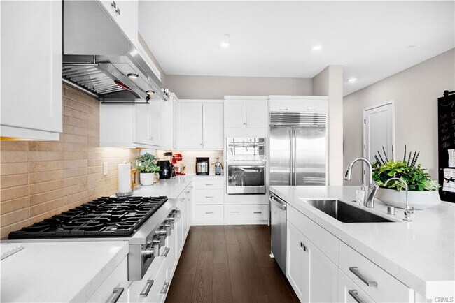 Building Photo - 545 Serrano Summit Dr