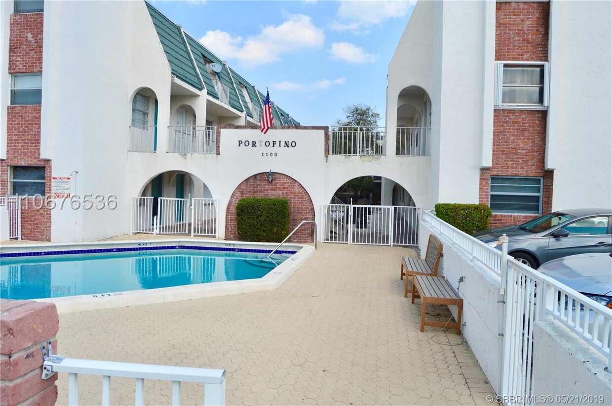 1100 SE 4th Ave, Deerfield Beach, FL 33441 Townhome Rentals in