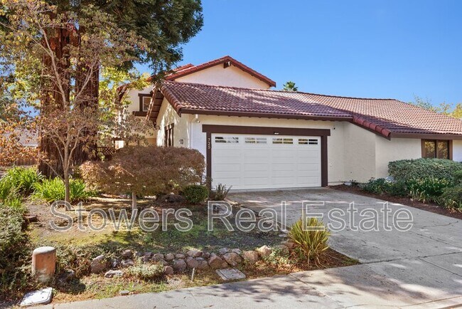 Foto del edificio - 725 Old Creek Rd