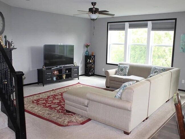 Foto del edificio - 5720 Ranier Ln N