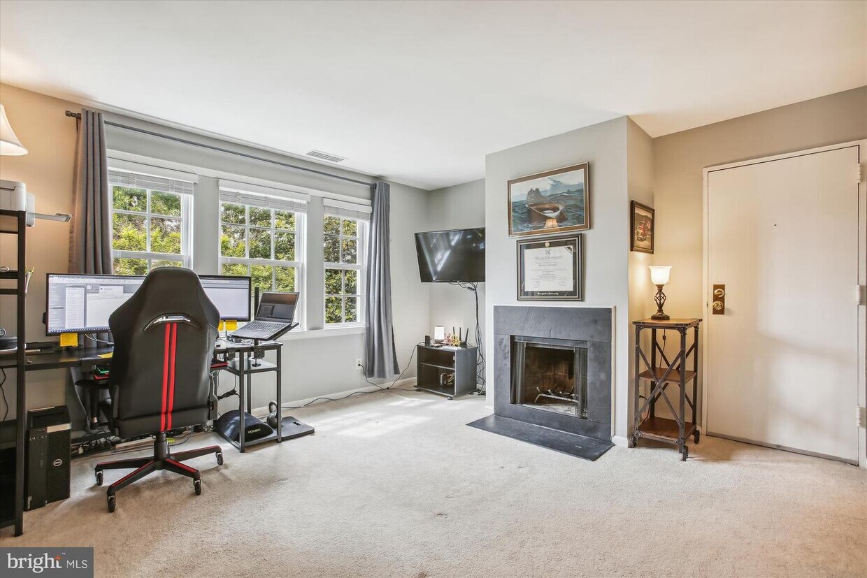 515 Bashford Ln Unit 6, Alexandria, VA 22314 Room for Rent in