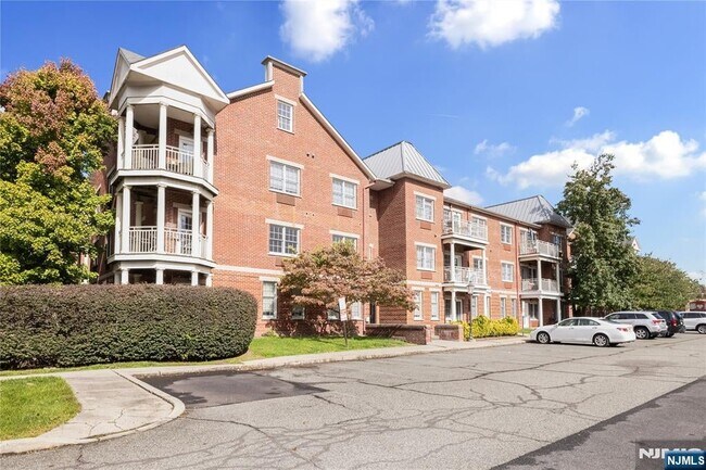 Foto del edificio - 1109 Tenakill Park W