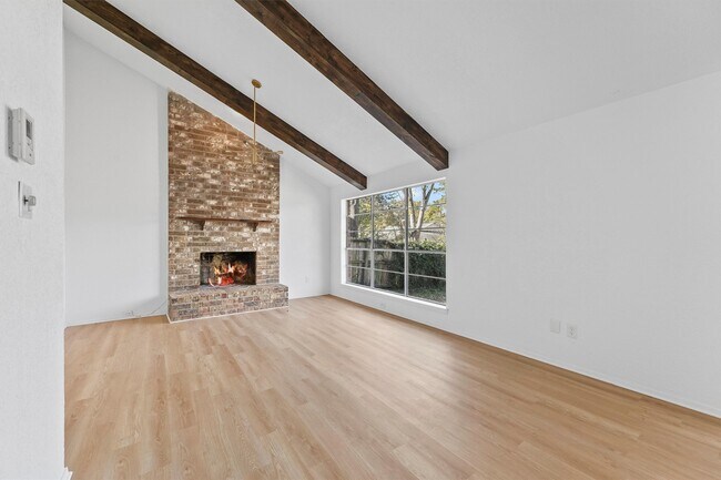 Foto del edificio - 3223 Deer Valley Dr