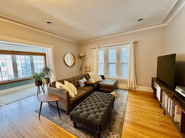 Foto del edificio - 4 bedroom in CHICAGO IL 60660