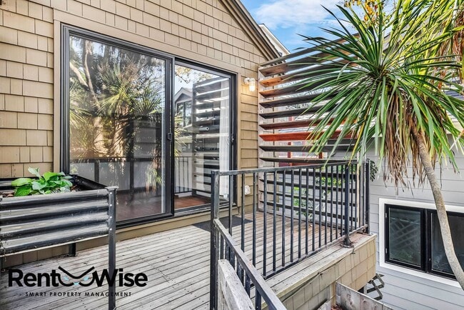 Foto del edificio - 130-136-136 Mullen Ave