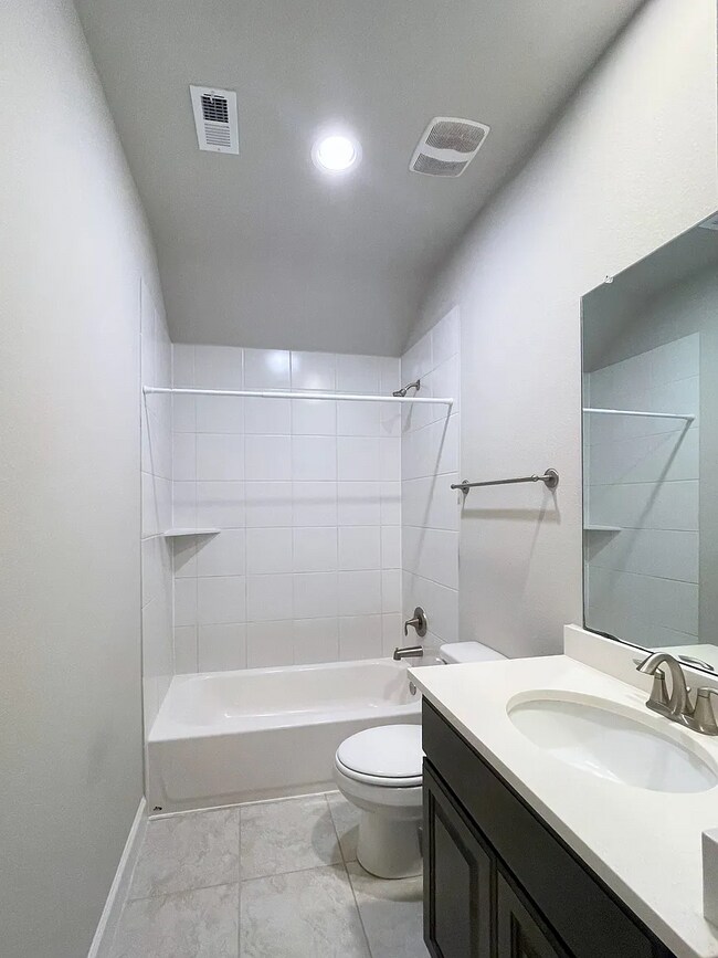 Foto del edificio - 5235B Petty St