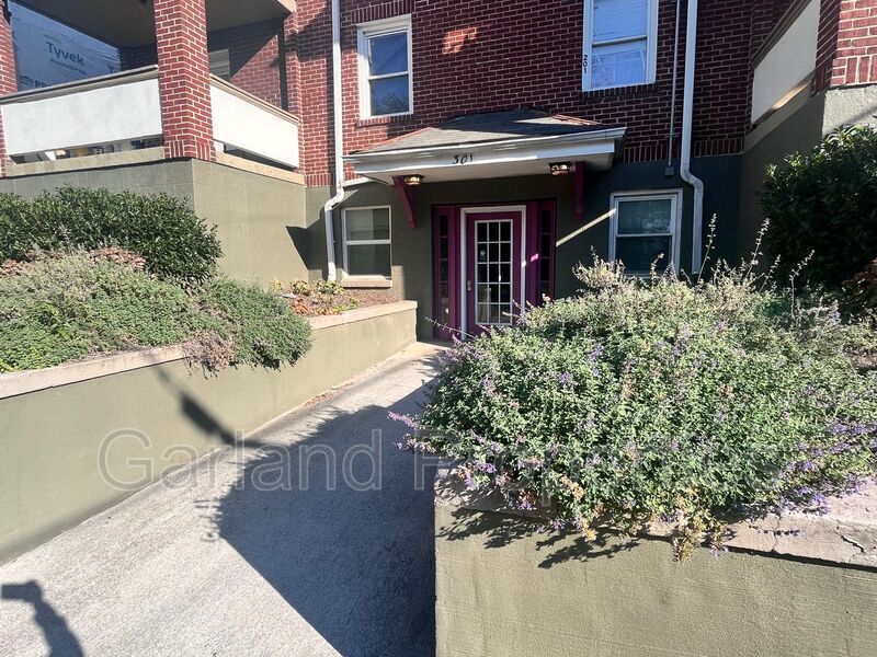 301 Gilmer Ave NW Unit NW 300, Roanoke, VA 24016 Condo for Rent in