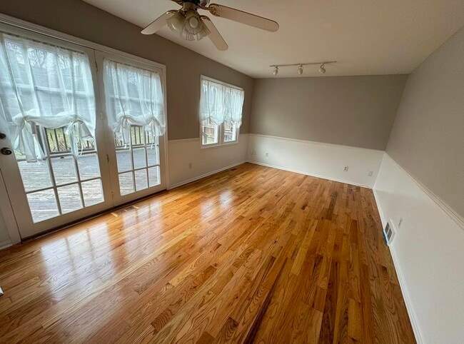 Building Photo - 48 E Pointe