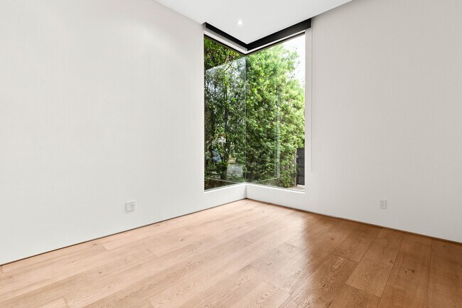 Building Photo - 849 N Curson Ave