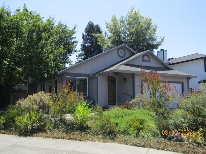 Primary Photo - Beautiful Single Story House across from M...