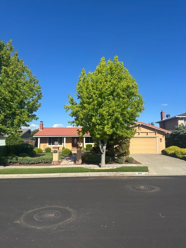 Foto principal - Almaden Single Family Home