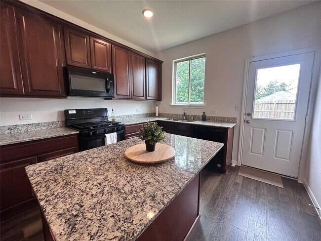 Building Photo - 118 Ashwood Glade Dr