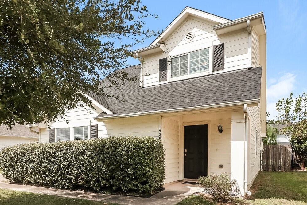 Foto principal - 19806 Falcon Hill Ct