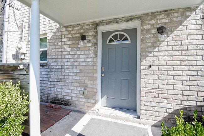 Building Photo - 207 Granberry St