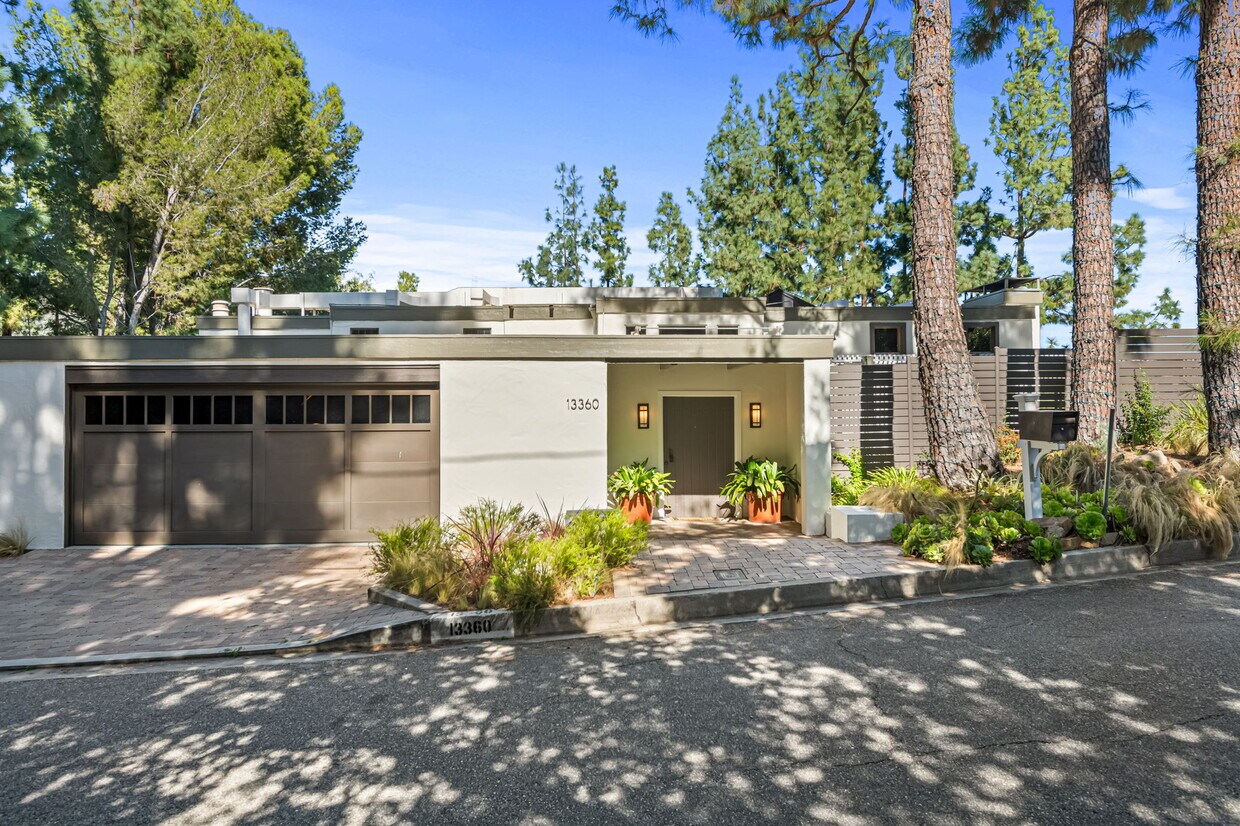 Primary Photo - 13360 Chalon Rd
