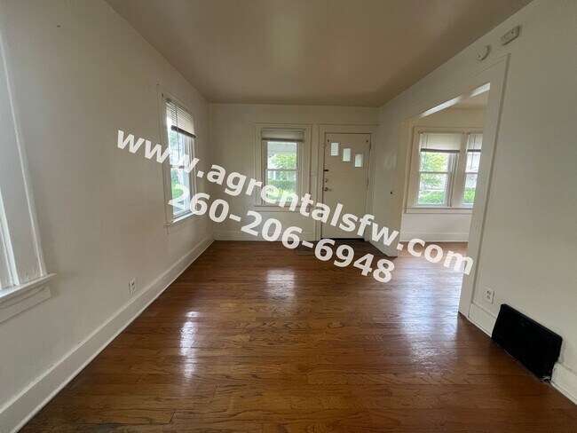 Building Photo - 2 Bedroom House
