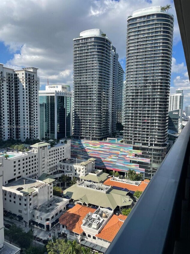 Primary Photo - 1000 Brickell Plaza