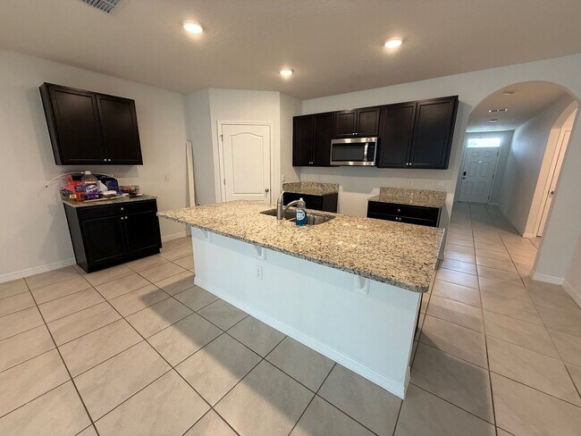 Building Photo - 4/2 Groveland Home