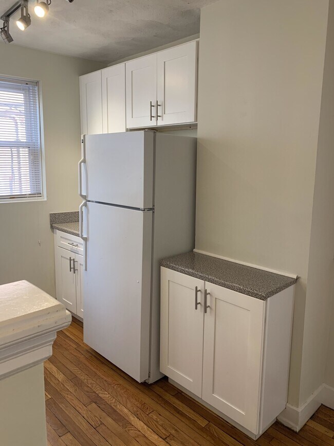 Building Photo - 402 Highland Ave