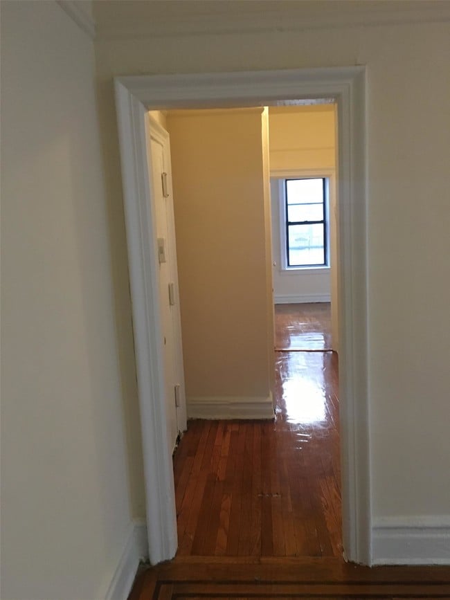 Building Photo - 55 Parade Place