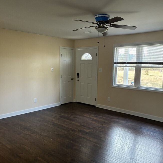 Building Photo - 4 Bedroom 3 Bath Home in Winnabow, NC