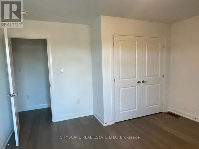 Photo du bâtiment - 15 Barnyard Trl